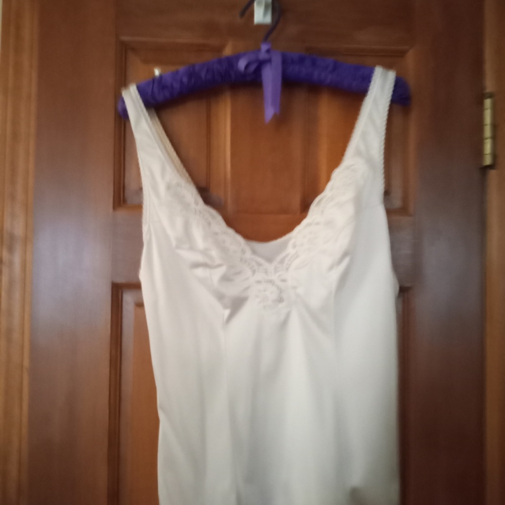 VANITY FAIR CAMISOLE SIZE M - Picture 2 of 4